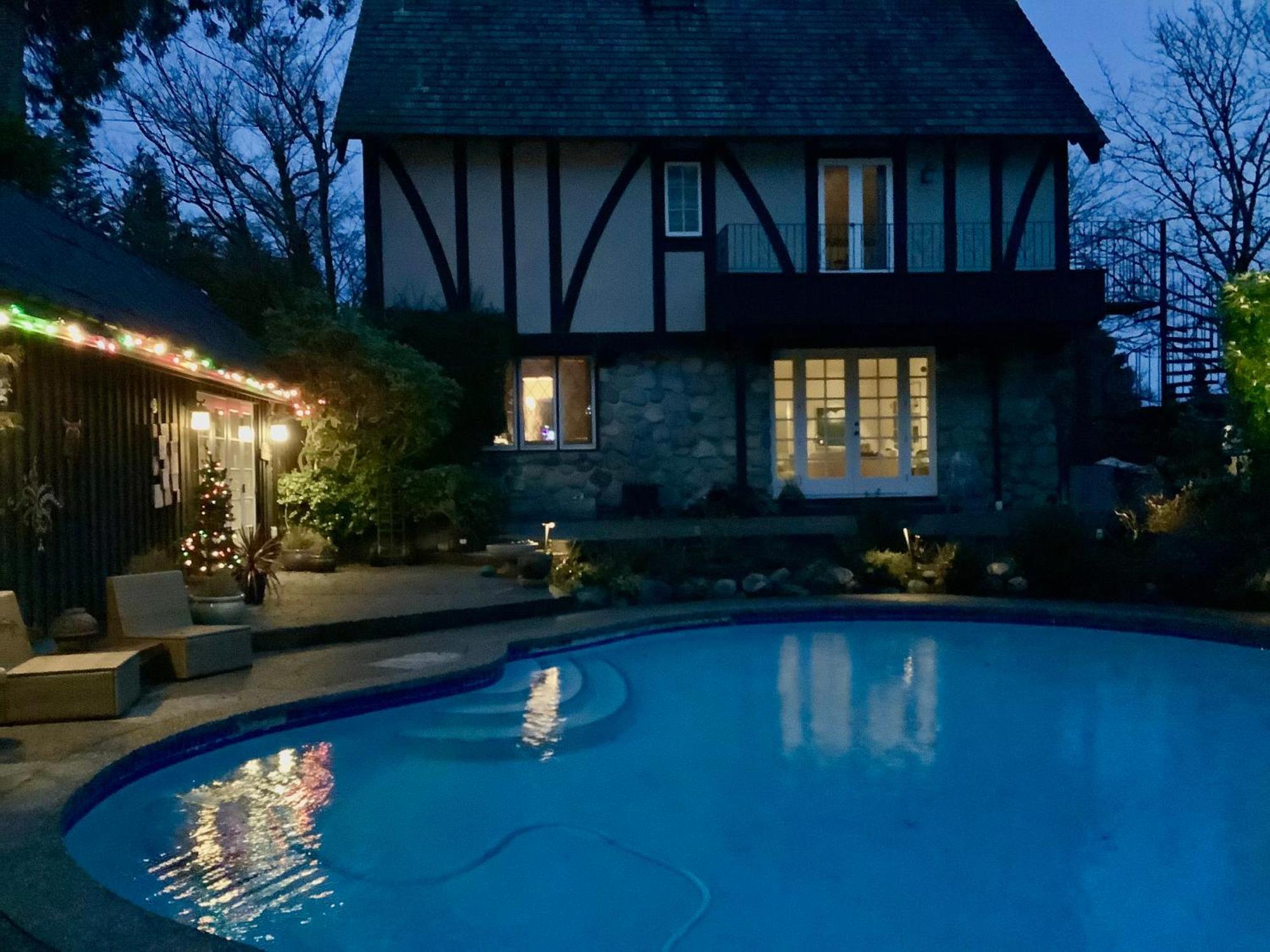 Suite Smart West Vancouver Bagian luar foto